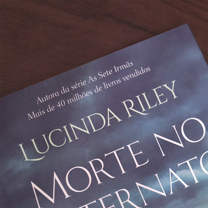 Morte no Internato | 
Lucinda Riley