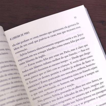 Livreira de Paris | 
Kerri Maher