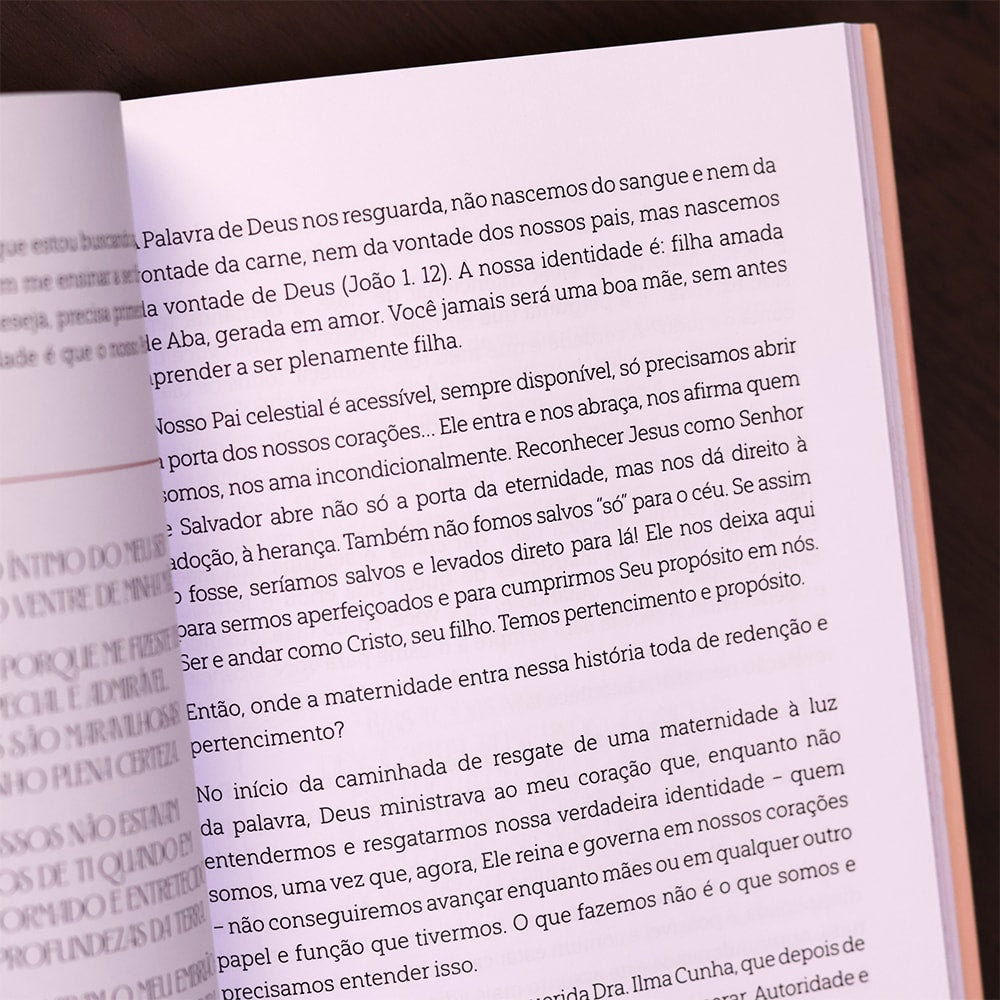 Alegre Mãe de Filhos | 
Marcelle Scardini