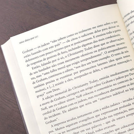 Uma Alma Por Vez
 | Grant Wacker