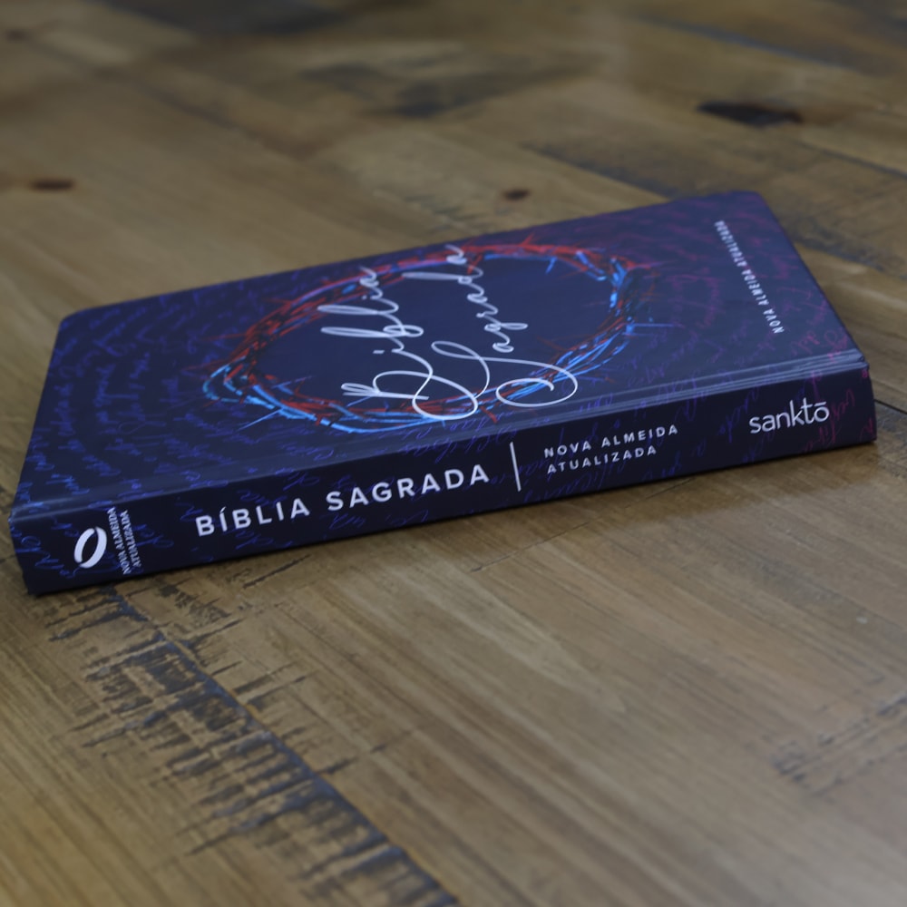 Biblia Flores Coroa Neon | NAA | Letra Normal | Capa Dura