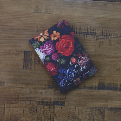Biblia Flores Coloridas | NAA | Letra Normal | Capa Dura