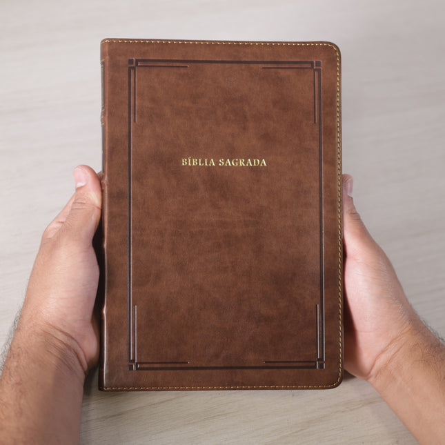 Bìblia Sagrada Slim | NVI | Letra Grande | Couro Soft Marrom Barroca