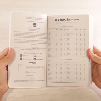 Bíblia Sagrada Minimalista Estrelas | NVI | Letra Normal | Capa Brochura