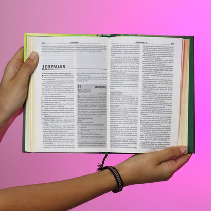 Bíblia de Estudo Esperança | Almeida Século 21 | Letra Normal | Verde luzes