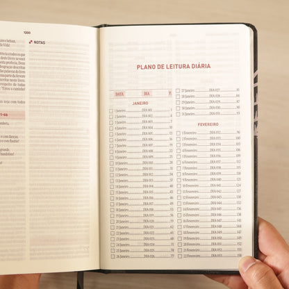 Bíblia Todo Dia com Espaço para Anotações | AM | Letra Normal | Capa Dura Ouvi a Tua Voz