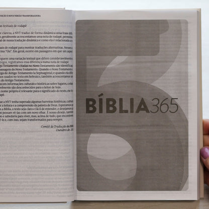Bíblia 365 Flores Creme | NVT | Letra Grande | Capa Dura