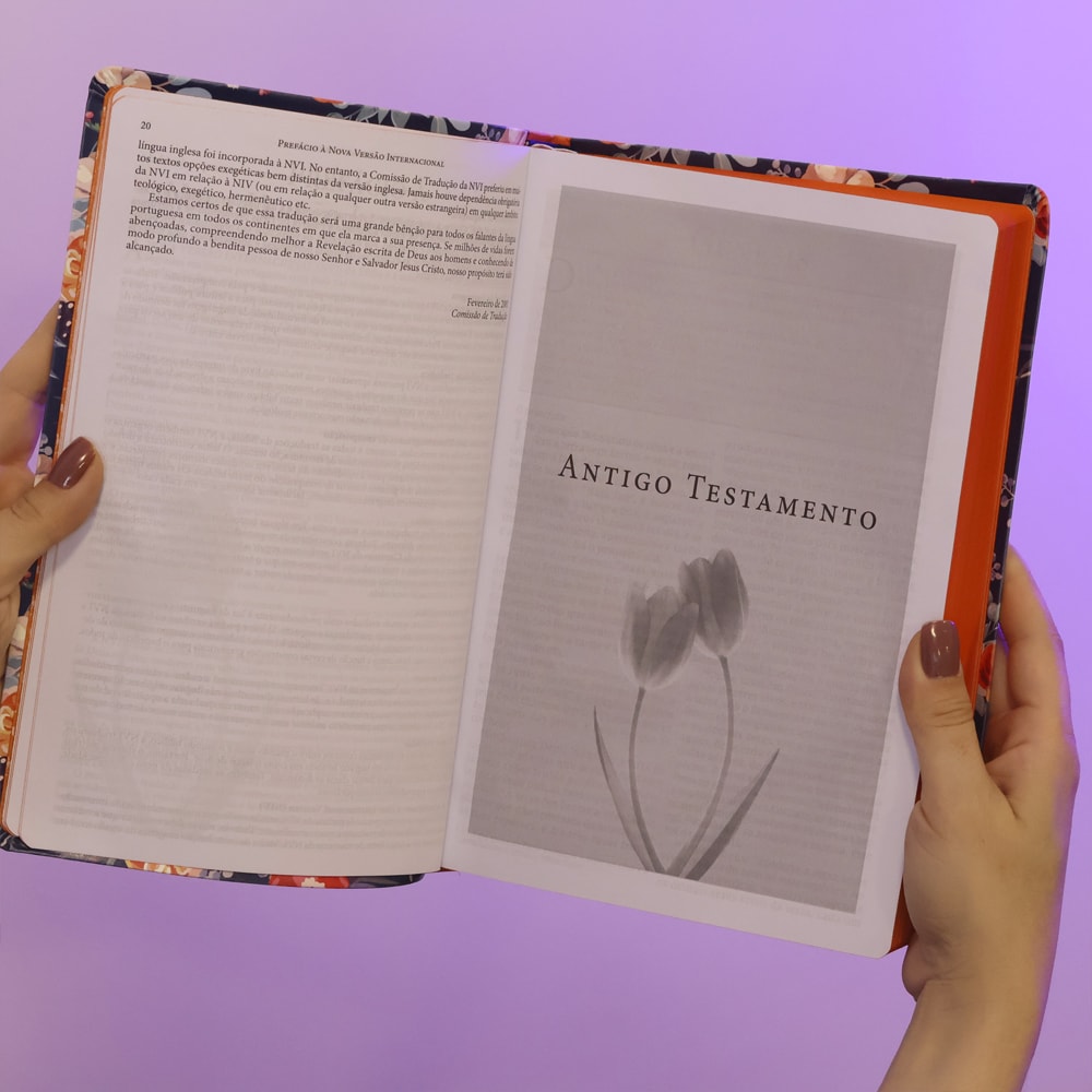 Bíblia da Mulher de Fé | NVI | Letra Grande | Capa Couro Soft Florida