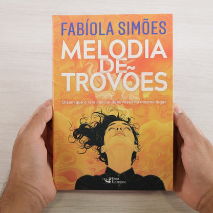 Melodia de Trovões | Com Brinde | Fabíola Simões