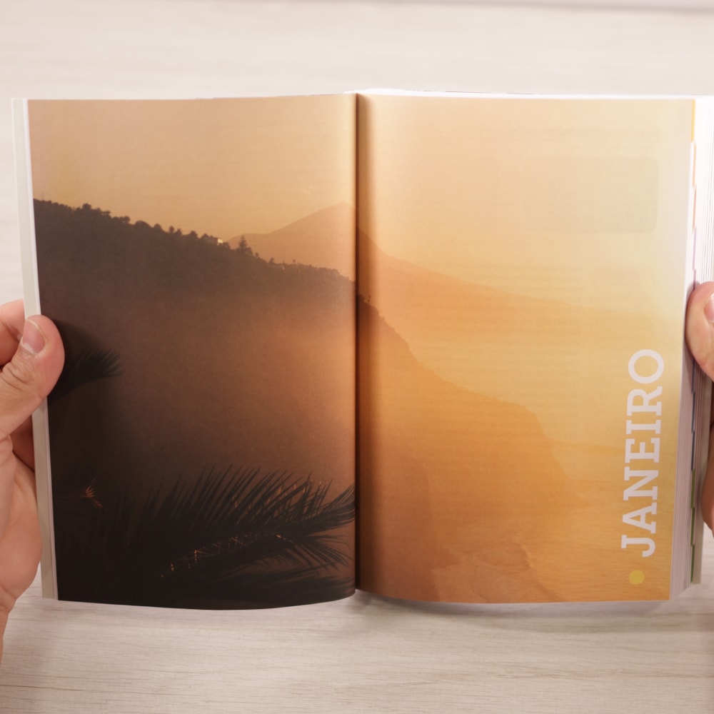 Glorify | 365 Devocionais Para Uma Vida Conectada Com Deus | Capa brochura