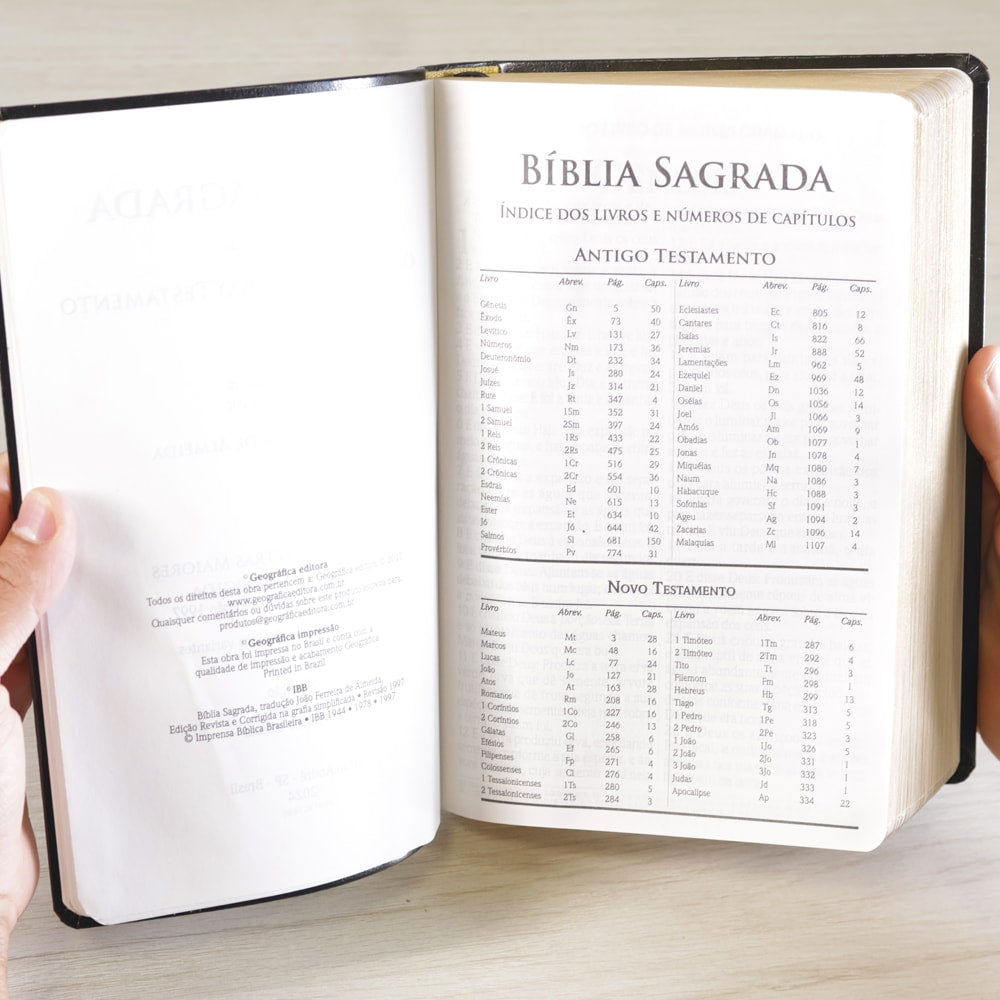 Bíblia do Culto com Harpa Cristã e Corinhos | ARC | Letra Extra Gigante | Capa Preta