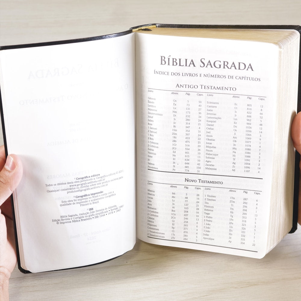 Bíblia do Culto com Harpa Cristã e Corinhos | ARC | Letra Extra Gigante | Capa Preta