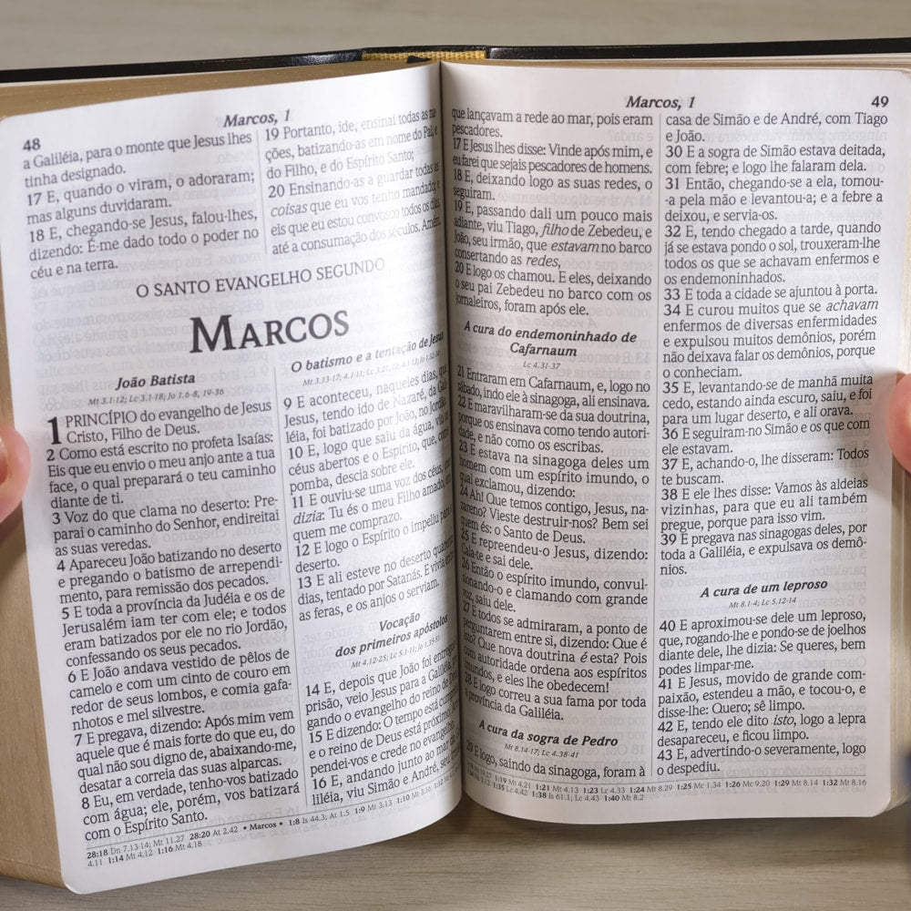 Bíblia do Culto com Harpa Cristã e Corinhos | ARC | Letra Extra Gigante | Capa Preta