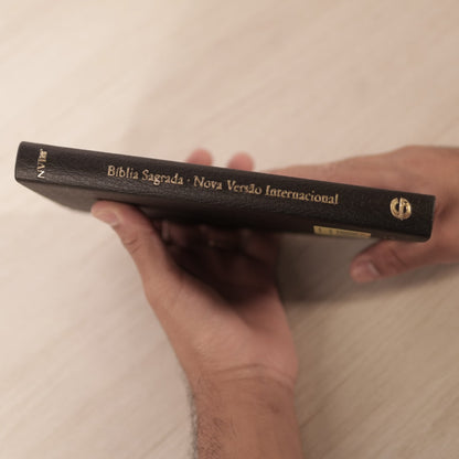 Bíblia Sagrada | NVI | Letra Normal | Capa Luxo Preta Fosca