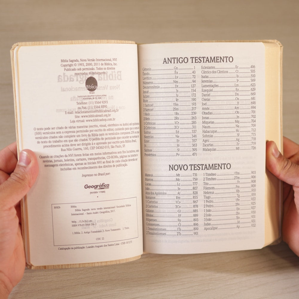 Bíblia Sagrada | NVI | Letra Normal | Capa Luxo Madeira Clara