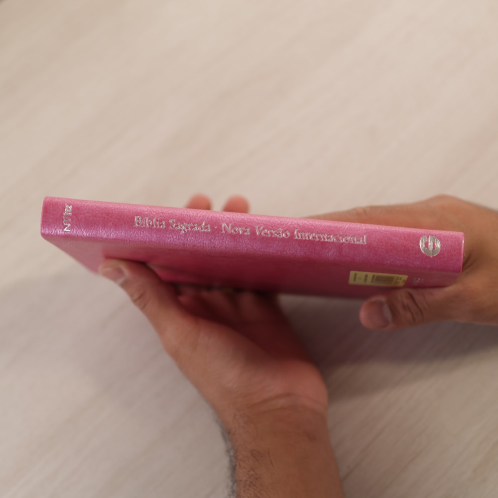 Bíblia Sagrada | NVI | Letra Normal | Capa Luxo Rosa