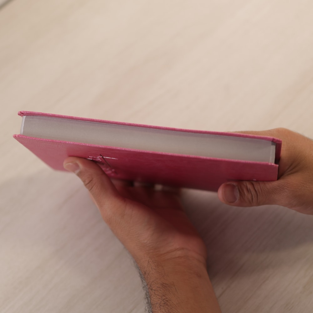 Bíblia Sagrada | NVI | Letra Normal | Capa Luxo Rosa