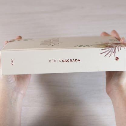 Bíblia Floral Rosê | NVI | Letra Grande | Capa Dura