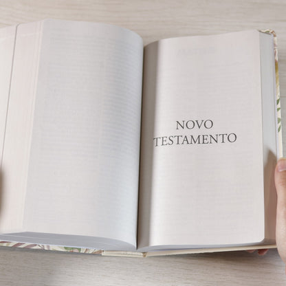Bíblia Floral Rosê | NVI | Letra Grande | Capa Dura