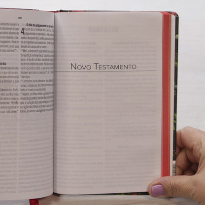 Bíblia Sagrada Flores do Campo | NVT | Letra Grande | Capa Dura