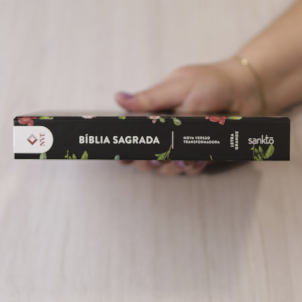 Bíblia Sagrada Flores do Campo | NVT | Letra Grande | Capa Dura