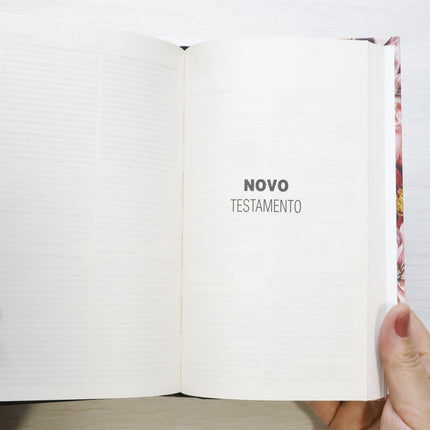 Bíblia Sagrada Crisântemo | NAA | Letra Normal | Capa Dura