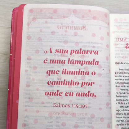 Bíblia da Garota Segundo o Coração de Deus | NBV | Capa Dura Felicidade