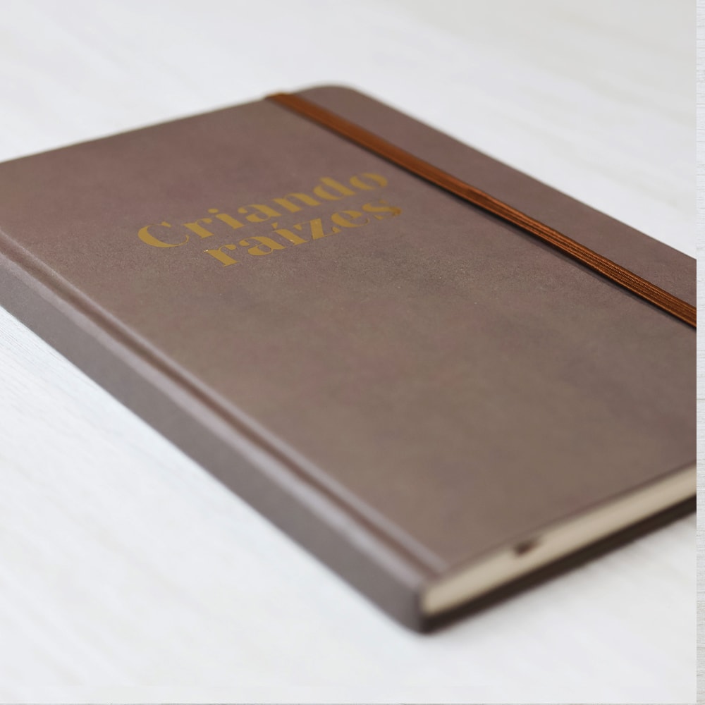 Moleskine | Criando Raízes | Bronze | Viviane Martinello