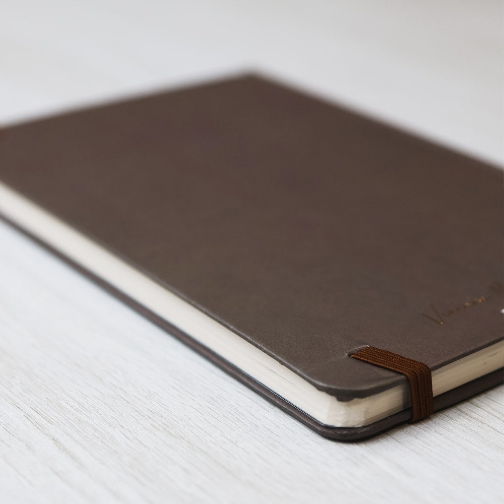 Moleskine | Criando Raízes | Bronze | Viviane Martinello