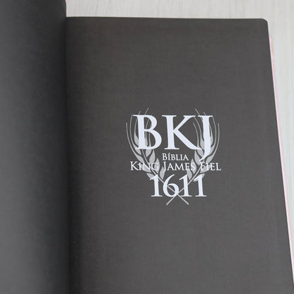 Bíblia King James Fiel 1611 | Extra Gigante | Capa Luxo Rosê