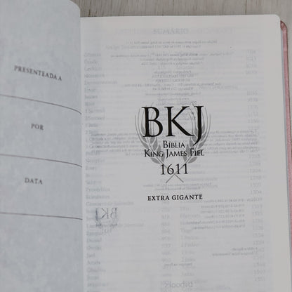 Bíblia King James Fiel 1611 | Extra Gigante | Capa Luxo Rosê