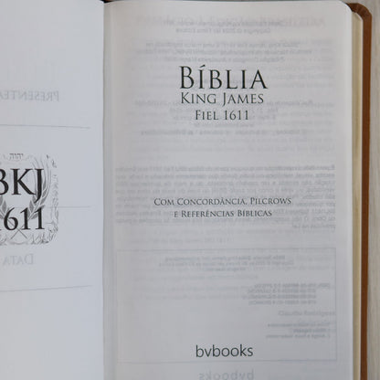 Bíblia King James Fiel 1611 | Concordância e Pilcrows | Capa Luxo Caramelo