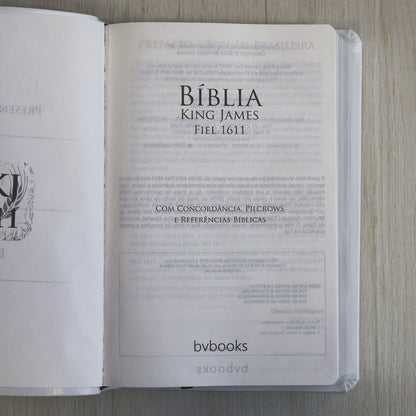 Bíblia King James Fiel 1611 | Concordância e Pilcrows | Capa Luxo Branca