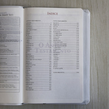 Bíblia King James Fiel 1611 | Concordância e Pilcrows | Capa Luxo Branca