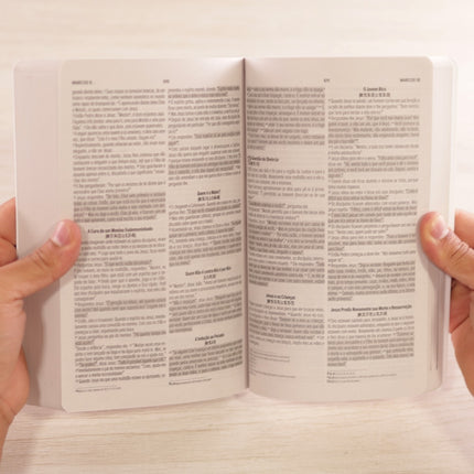 Bíblia Sagrada Floral Rosê | NVI | Letra Normal | Capa Brochura
