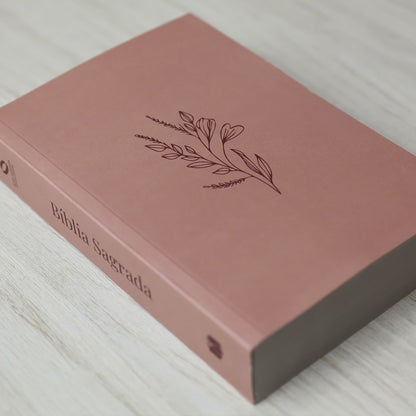 Bíblia Sagrada Flor Minimalista Marrom | NAA | Letra Normal | Capa Ilustrada