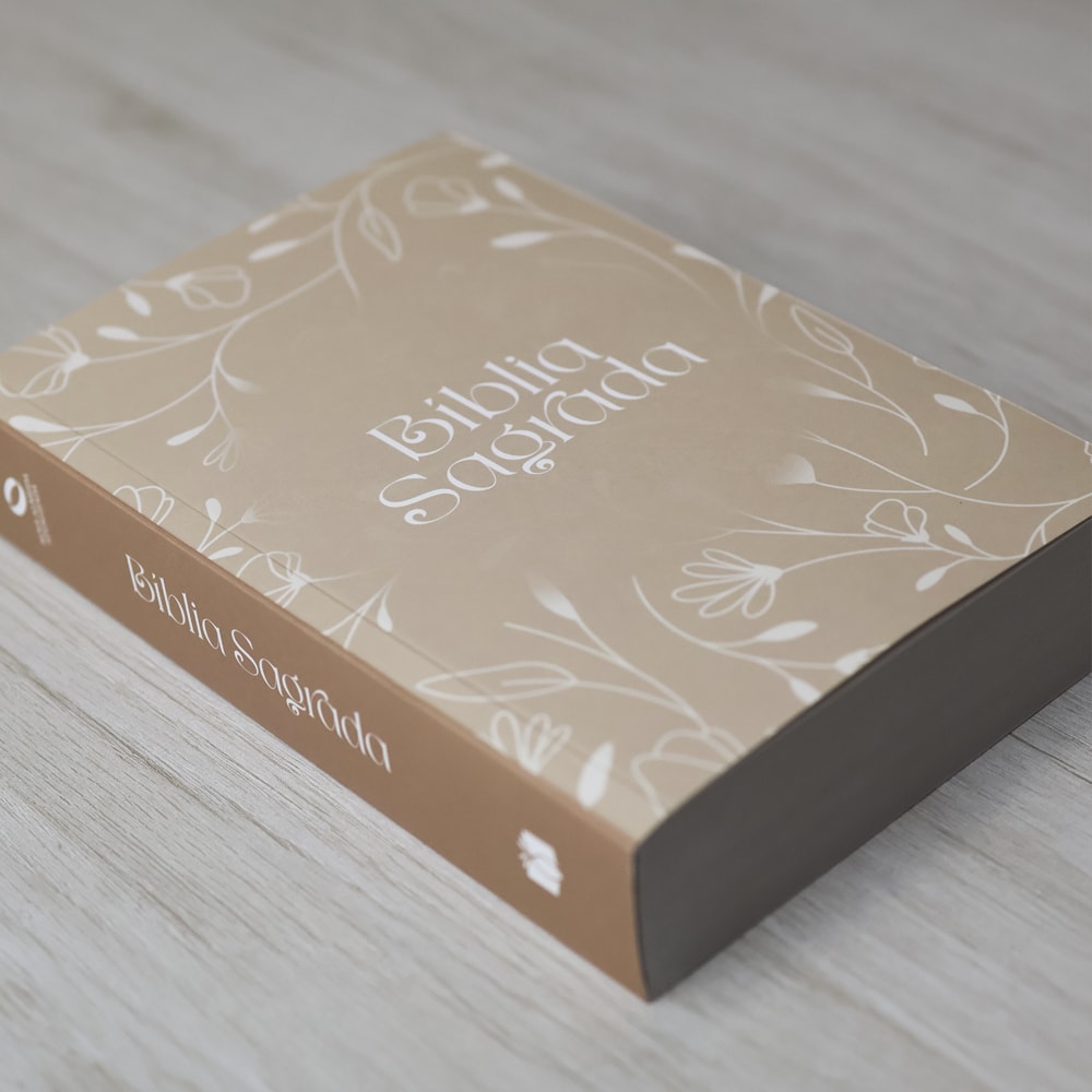 Bíblia Sagrada Arabesco Flores | NAA | Letra Normal | Capa Ilustrada