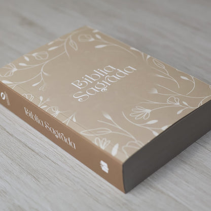 Bíblia Sagrada Arabesco Flores | NAA | Letra Normal | Capa Ilustrada