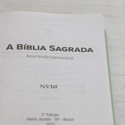 Bíblia Sagrada Cruz | NVI | Letra Normal | Capa Dura Verde