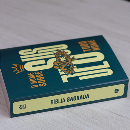 Bíblia Sagrada O Nome Sobre Todo Nome | King James | Letra Normal | Capa Brochura