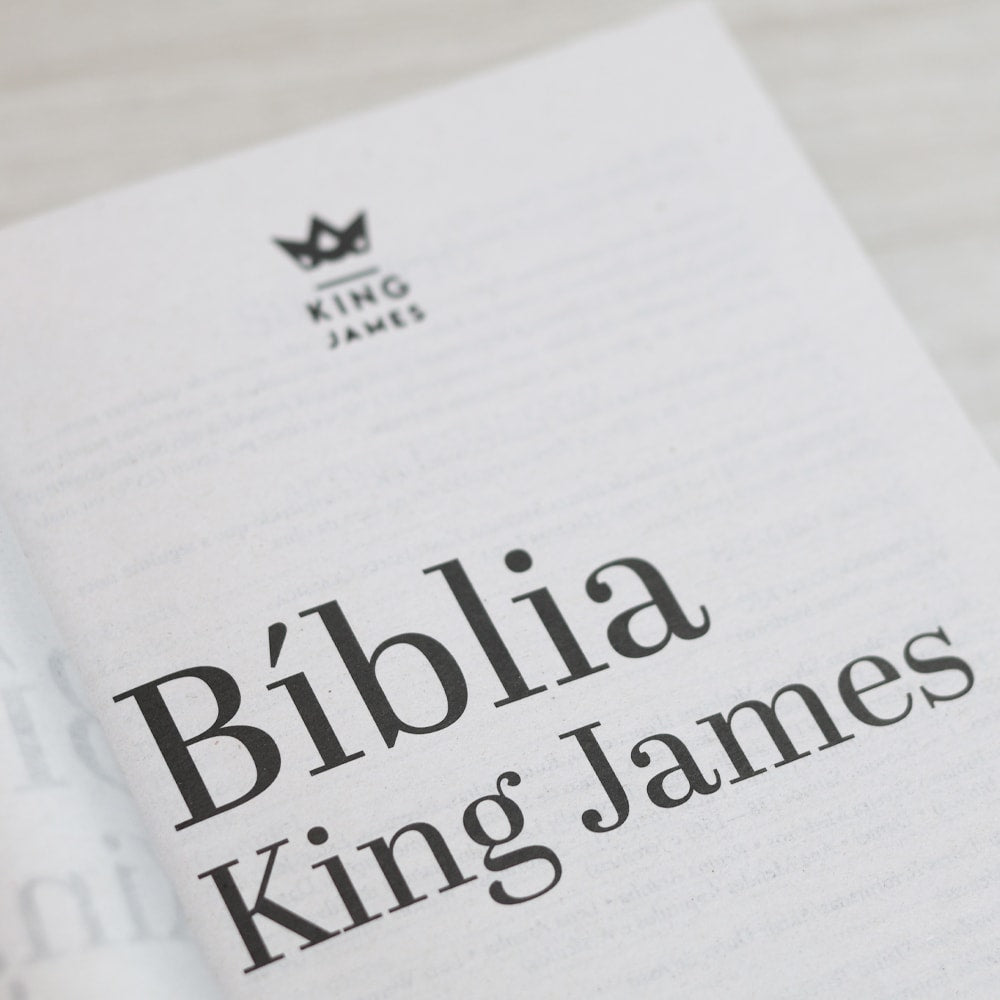Bíblia Sagrada Se Forte e de Boa Coragem | King James |  Letra Normal | Capa Brochura