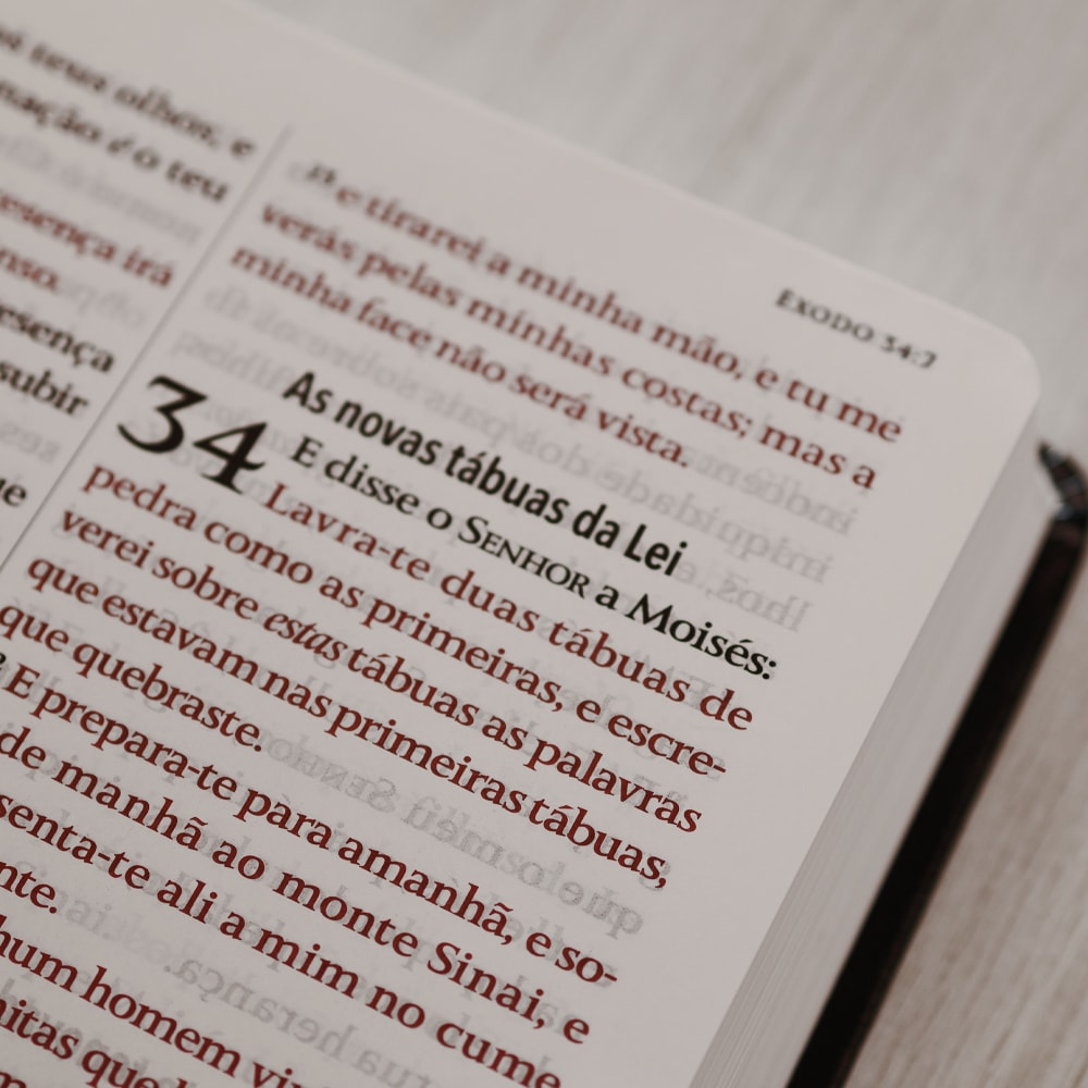 Bíblia King James 1611 | Letra Hipergigante | Capa Luxo Preta