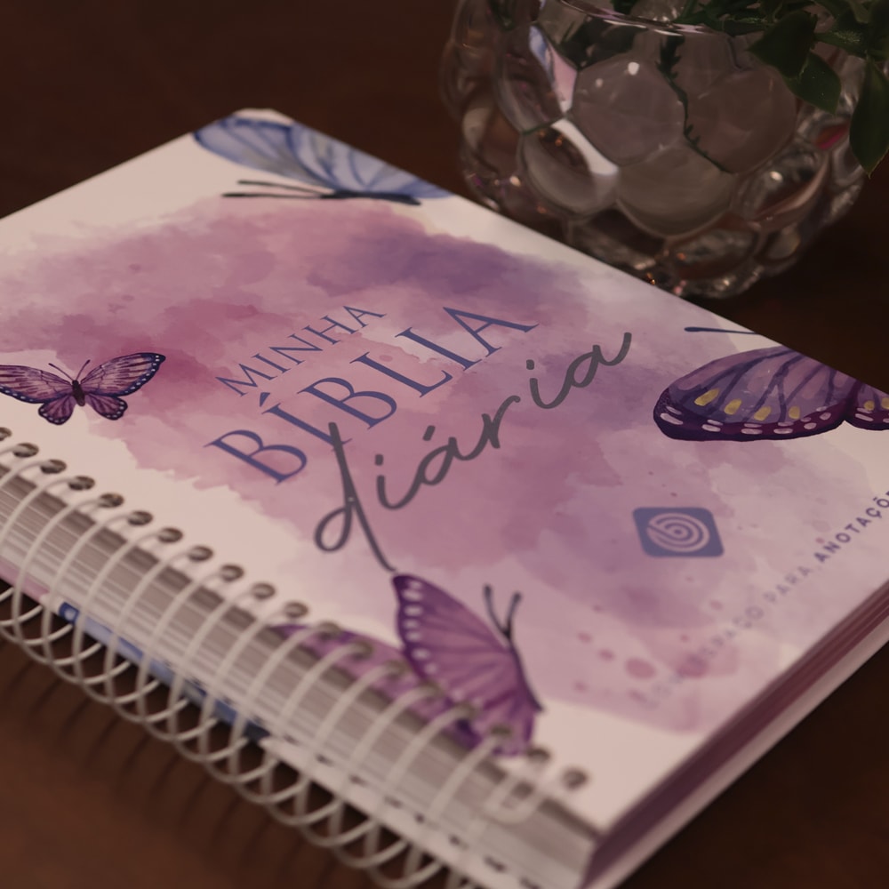 Minha Bíblia Diária Borboleta | NVI | Com Espaços Para Anotações | Capa Dura