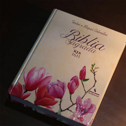 Bíblia King James 1611 Magnólia | Textos e Mapas Coloridos | Capa Dura