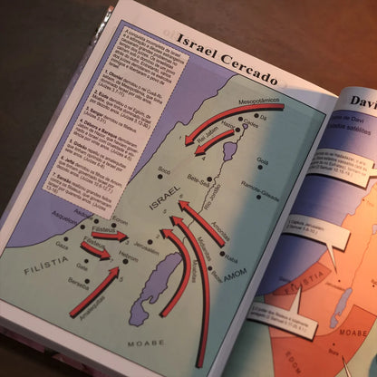 Bíblia King James 1611 Magnólia | Textos e Mapas Coloridos | Capa Dura