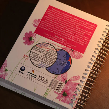 Bíblia King James 1611 Flor Cosmos | Textos e Mapas Coloridos | Espiral