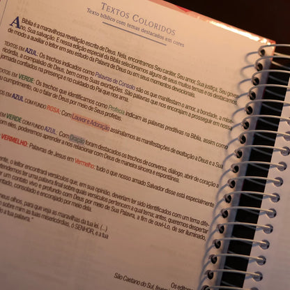 Bíblia King James 1611 Flor Cosmos | Textos e Mapas Coloridos | Espiral