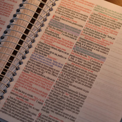 Bíblia King James 1611 Flor Cosmos | Textos e Mapas Coloridos | Espiral