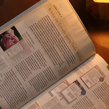 Bíblia de Estudo Para Toda Mulher | NVT | Capa Azul