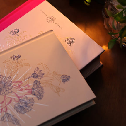 Bíblia Diária Coração Florido | NVI | Leitura Perfeita | Capa Dura C/ Tecido